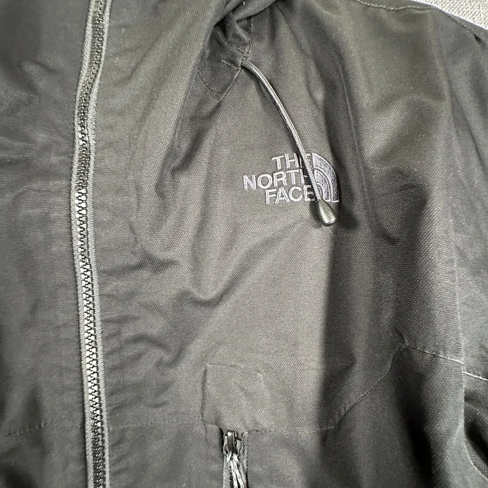 The North Face Chakal Insulated Jacket Mens Small DryVent Waterproof Zip Venting